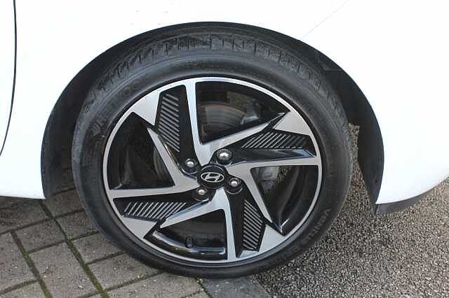 Hyundai i10 1.0 [63] Premium 5dr Auto [Nav]