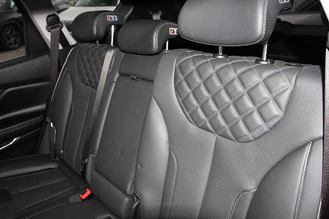 Hyundai Santa Fe 1.6 TGDi Hybrid Ultimate 5dr 4WD Auto