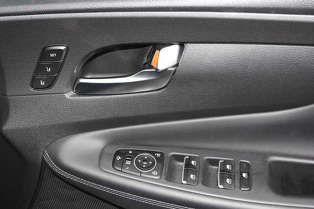 Hyundai Santa Fe 1.6 TGDi Hybrid Ultimate 5dr 4WD Auto