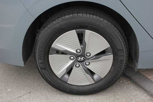 Hyundai IONIQ 1.6 GDi Hybrid Premium 5dr DCT