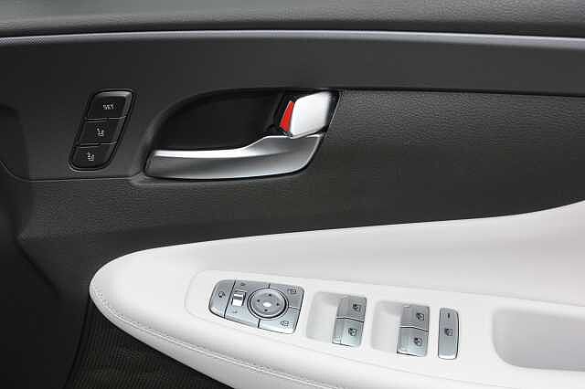 Hyundai SANTA FE 1.6 TGDi Plug-in Hybrid Ultimate 5dr 4WD Auto